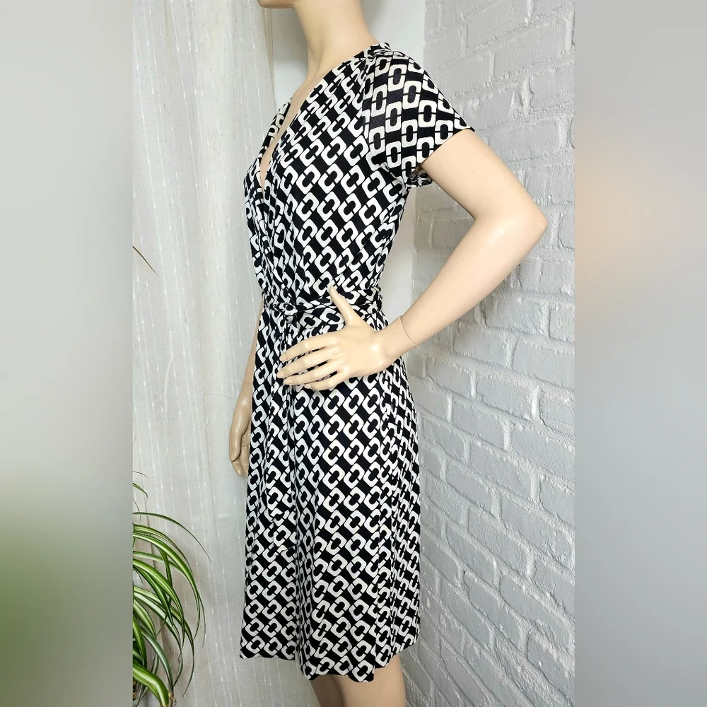Diane von Furstenberg Silk Jersey Wrap Dress Black Cream Chain Print Size 6 - Picture 5 of 14